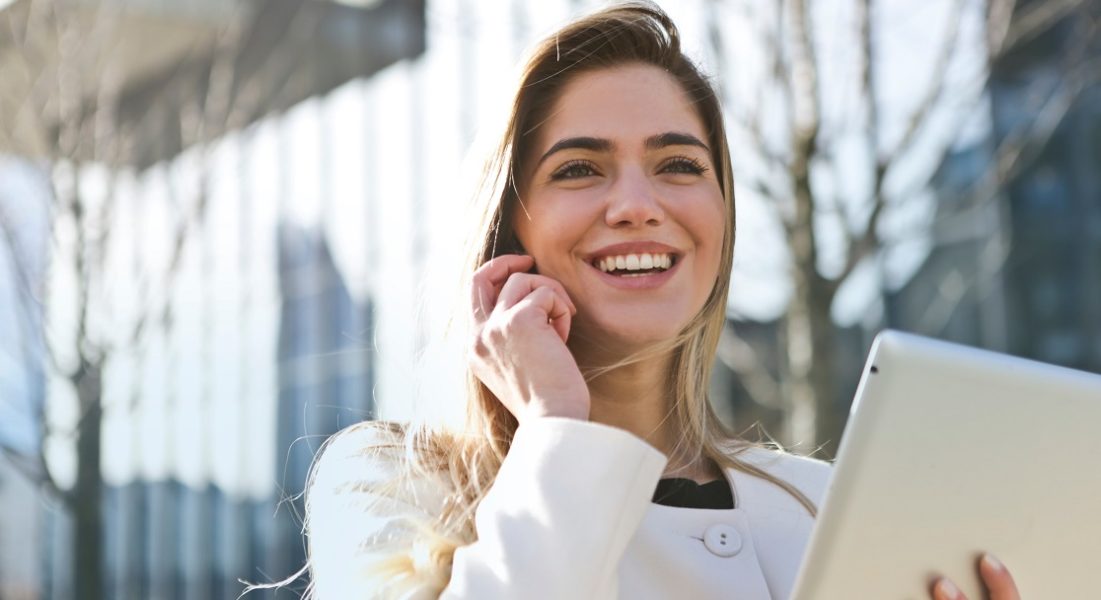 blog_businesswoman-call-career-789822